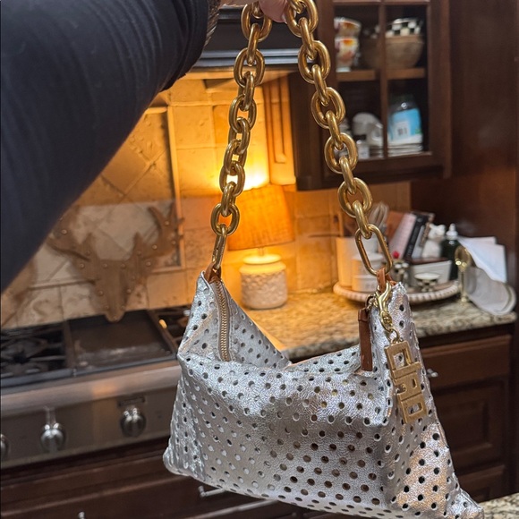 CLARE V. flat clutch with tabs in silver. Sold out on Clare V. Site. - Picture 13 of 14